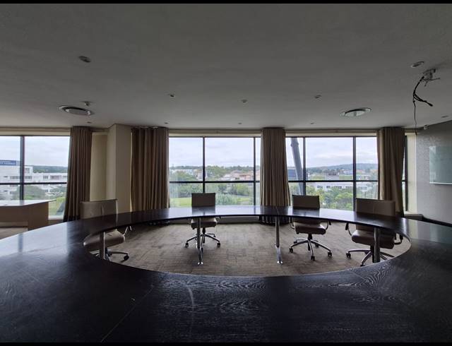 98M² OFFICE TO LET IN SUNNINGHILL